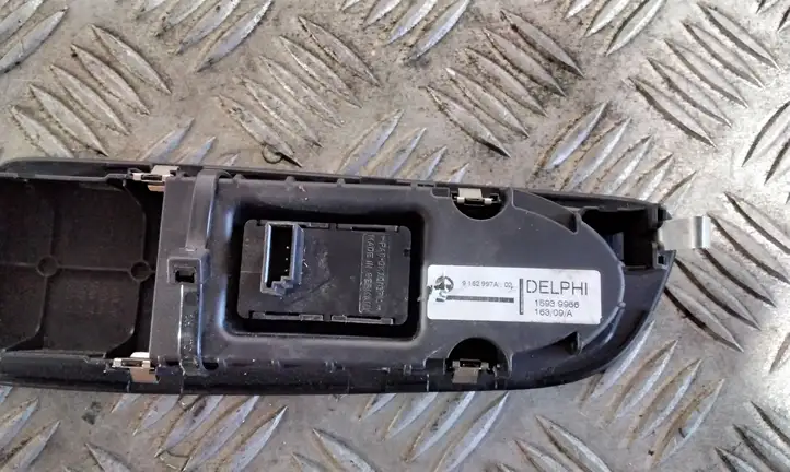 BMW 1 E81 E87 (2004 - 2011) 15939966 Кнопка стеклоподъемников — фото 2