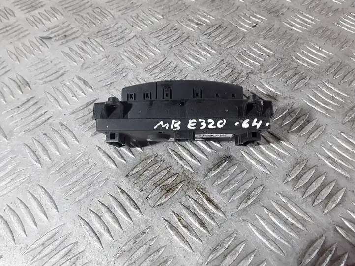 Mercedes-Benz E W211 (2002 - 2009) 2118213058 Кнопка парктроника — фото 2