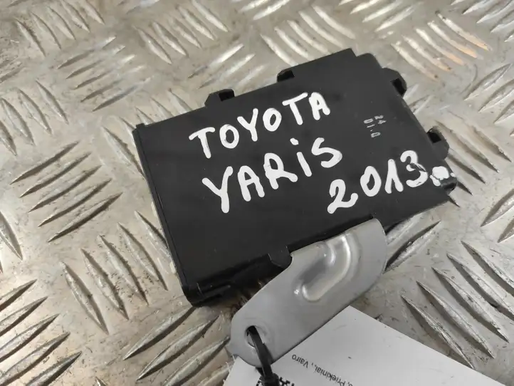 Toyota Yaris (2009 - 2012) 896900D050 Прочие блоки управления — фото 4