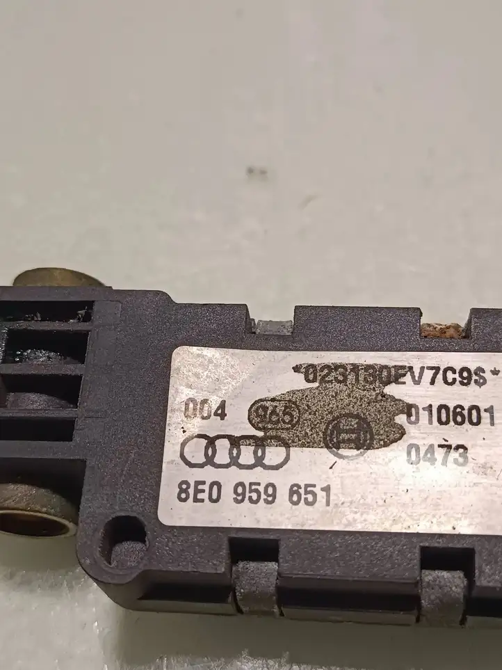 Audi A4 S4 B6 8E 8H (2000 - 2006) 8E0959651 Датчик удара SRS — фото 4