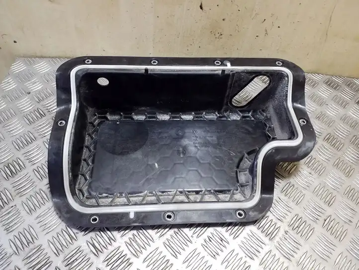 Audi A3/S3 8V (2016 - 2020) 5Q0915435D Крышка ящика аккумулятора — фото 1