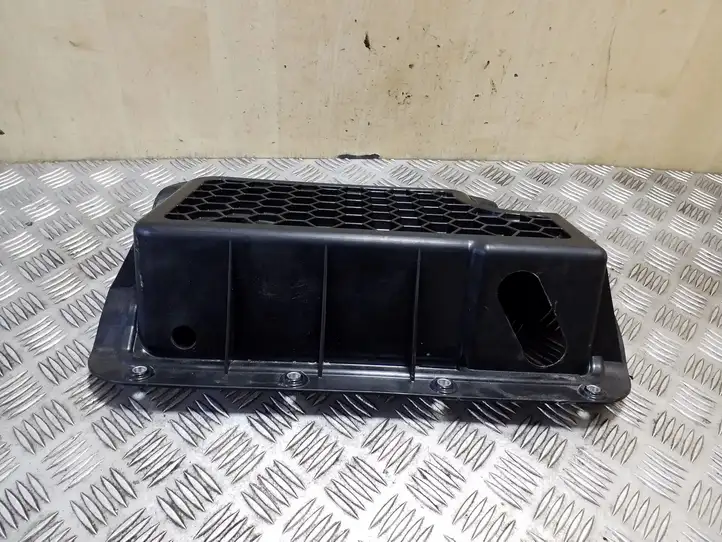 Audi A3/S3 8V (2016 - 2020) 5Q0915435D Крышка ящика аккумулятора — фото 2