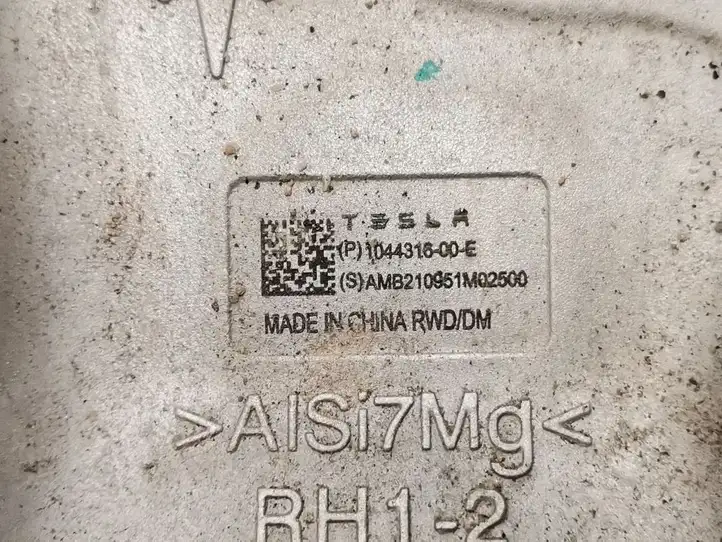 Tesla Model 3 (2017 - 2023) 1044316-00-E Ступица колеса — фото 2