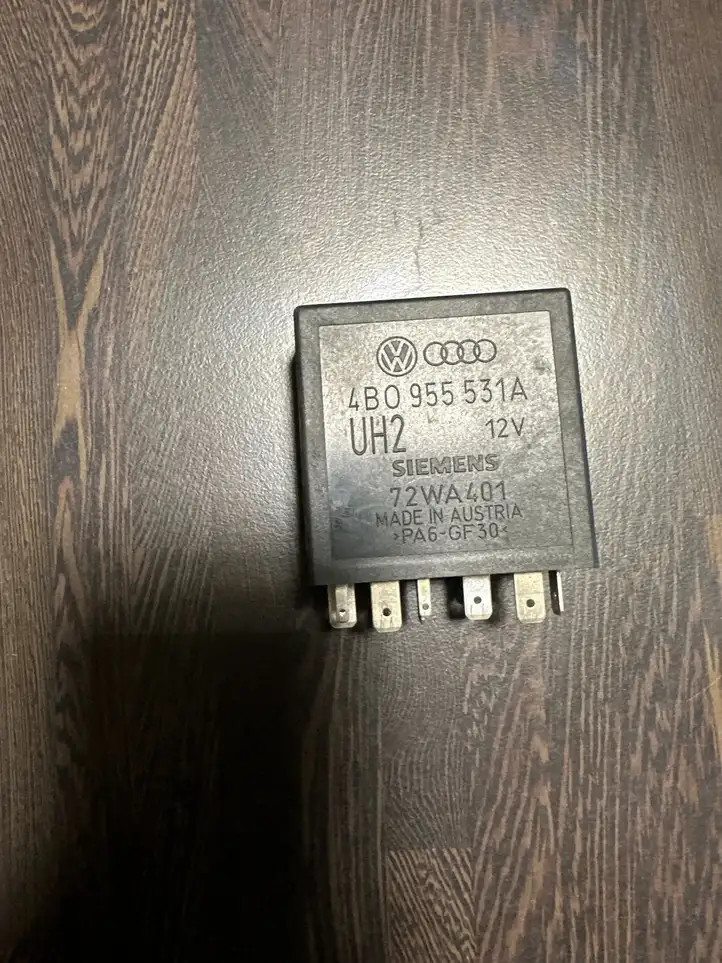 Volkswagen PASSAT B7 (2011 - 2014) 4B0955531A Реле стеклоочистителей — фото 1