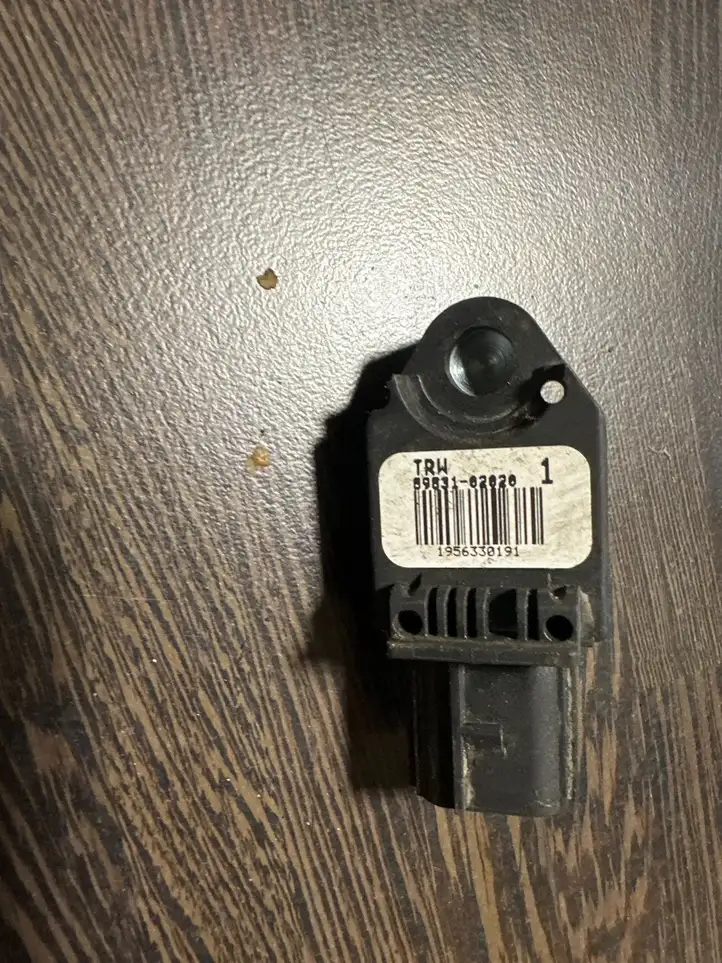 Toyota Corolla Verso AR10 (2004 - 2009) 8983102020 Датчик удара SRS — фото 1