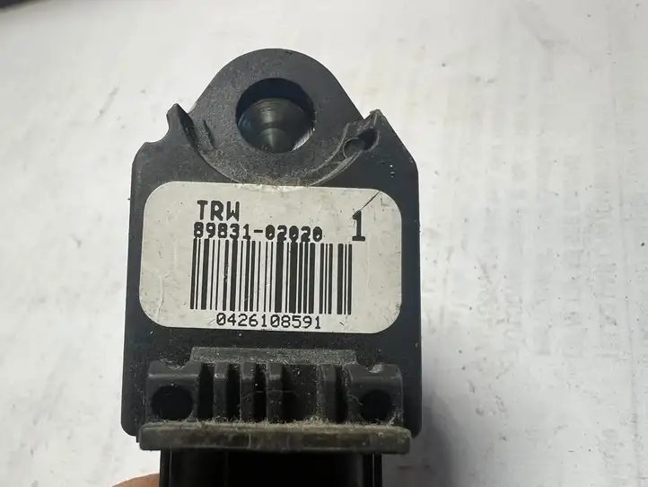 Toyota Corolla E120 E130 (2004 - 2007) 8983102020 Датчик удара SRS — фото 3