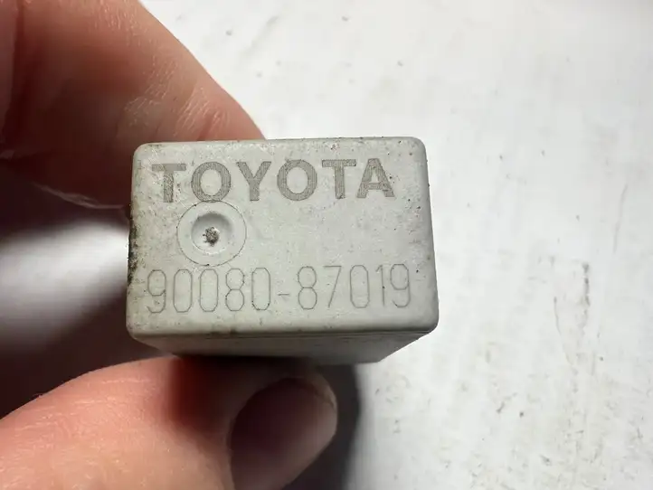 Toyota Corolla Verso AR10 (2004 - 2009) 9008087019 Другое реле — фото 3