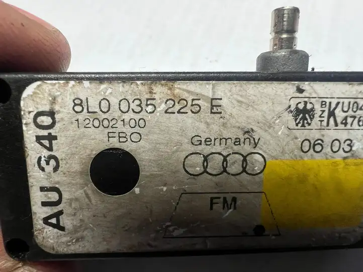 Audi A3/S3 8L (2000 - 2003) 8L0035225E Усилитель антенны — фото 3