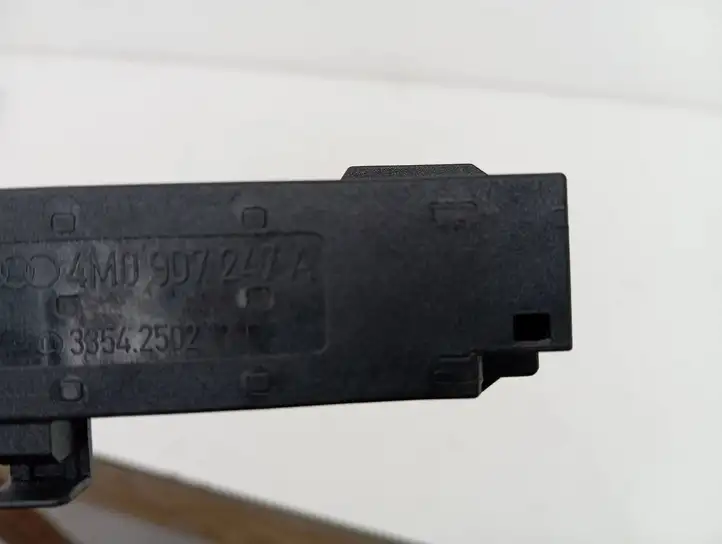Audi A4 S4 B9 (2015 - 2019) 4M0907247A Антенна бесключевого доступа — фото 5