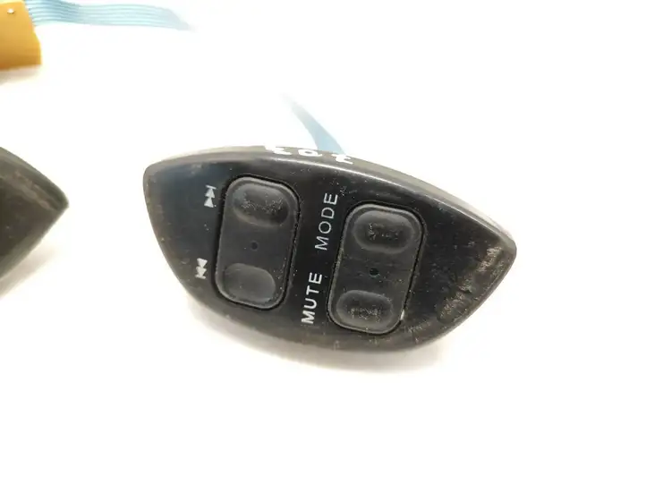 Citroen Xsara Picasso (1999 - 2012) Кнопки на рулевом колесе — фото 2