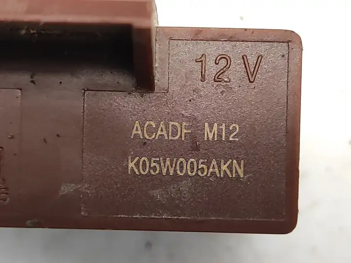 Citroen Xsara Picasso (1999 - 2012) K05W005AKN Реле насоса горючего — фото 4
