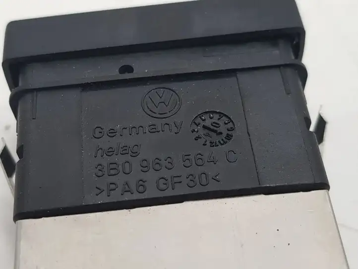 Volkswagen PASSAT B5.5 (2001 - 2005) 3B0963564C Включатель обогрева — фото 3