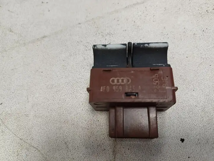 Audi A6 S6 C6 4F (2004 - 2008) 4F0959833A Кнопка закрытия крышки багажника — фото 2