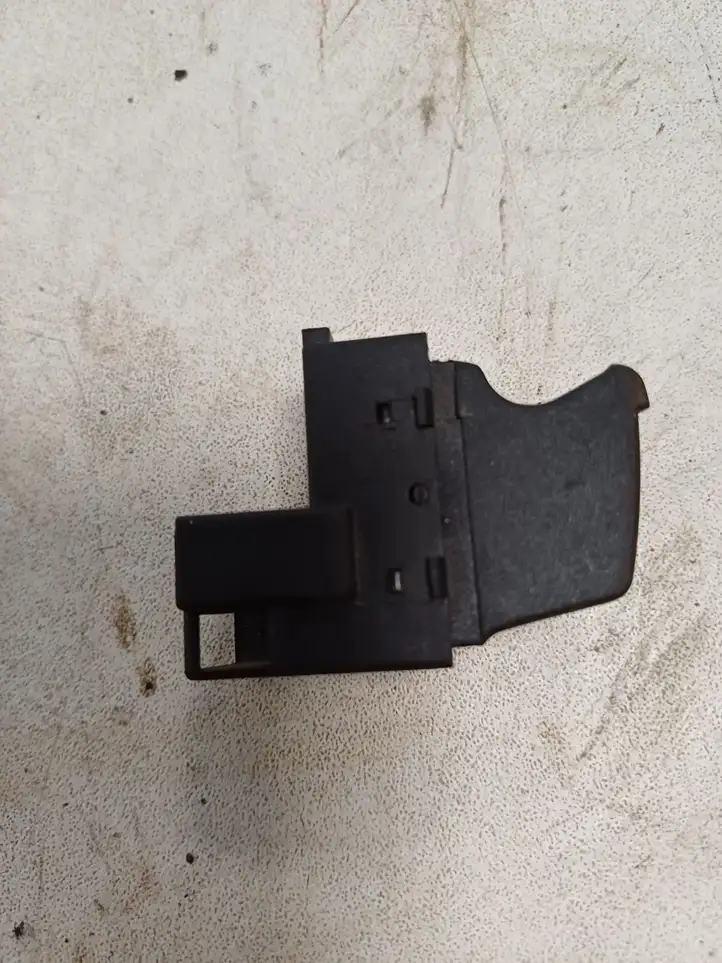 Volkswagen PASSAT B5.5 (2001 - 2005) 1J0959831A Кнопка закрытия крышки багажника — фото 2