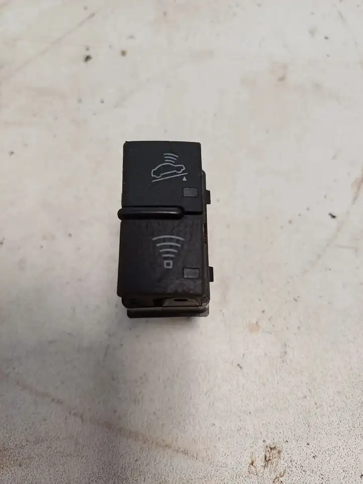 Audi A4 (2000 - 2006)  8E2962109 Включатель сигнализации