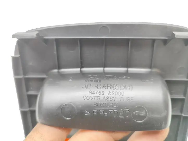 Kia Ceed (2015 - 2018) 84755A2000 Крышка ящика предохранителей — фото 3