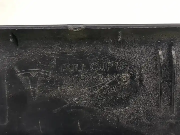 Tesla Model S (2016 - 2021) 100926200 Ручка крышки багажника — фото 3
