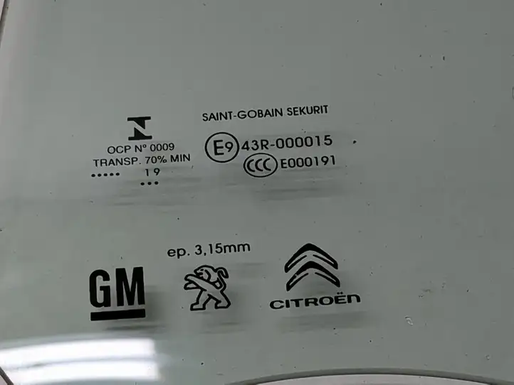 Citroen Berlingo (2018 - ) 43R000015 Стекло передней двери — фото 2