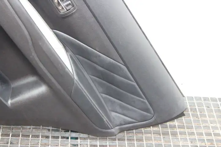 Mitsubishi Outlander (2018 - 2021) Обшивка задней двери — фото 3