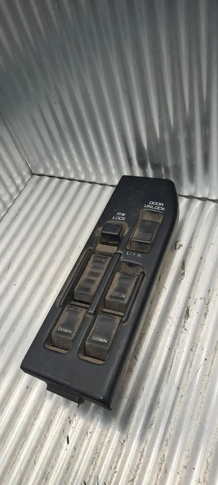 Nissan Terrano (1992 - 2006) 2540161S00 Блок кнопок стеклоподъемников — фото 1