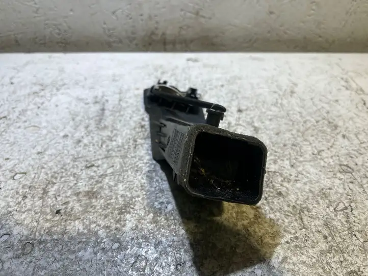 Mercedes-Benz Sprinter W906 (2006 - 2018) A9068300354 Боковой воздушный дефлектор — фото 2