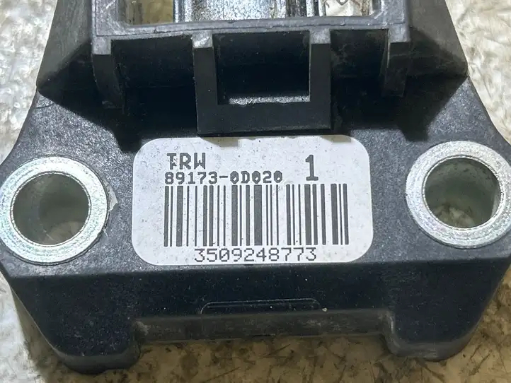 Toyota Yaris (2005 - 2009) 891730D020 Датчик удара SRS — фото 3