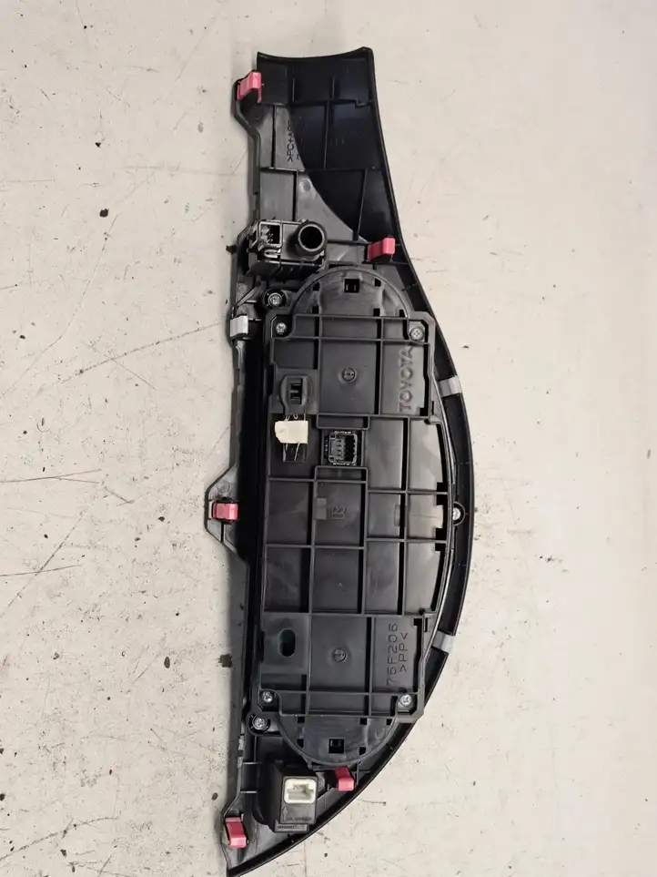 Toyota Yaris (2014 - 2019) 75F206 Блок управления климат-контролем — фото 5