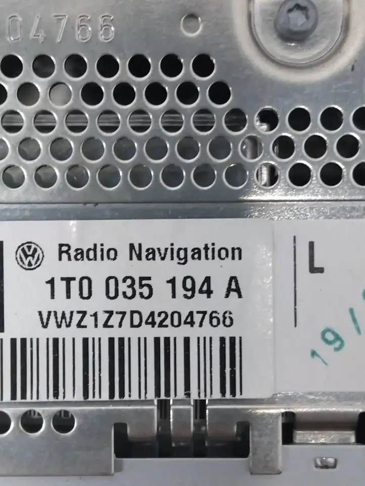 Volkswagen Touran I (2003 - 2010) 1T0035194A Магнитола / мультимедийная система — фото 4