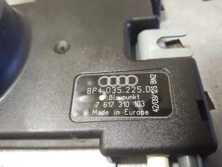 Audi A3/S3 8P (2008 - 2013) 8P4035225D Усилитель антенны — фото 3