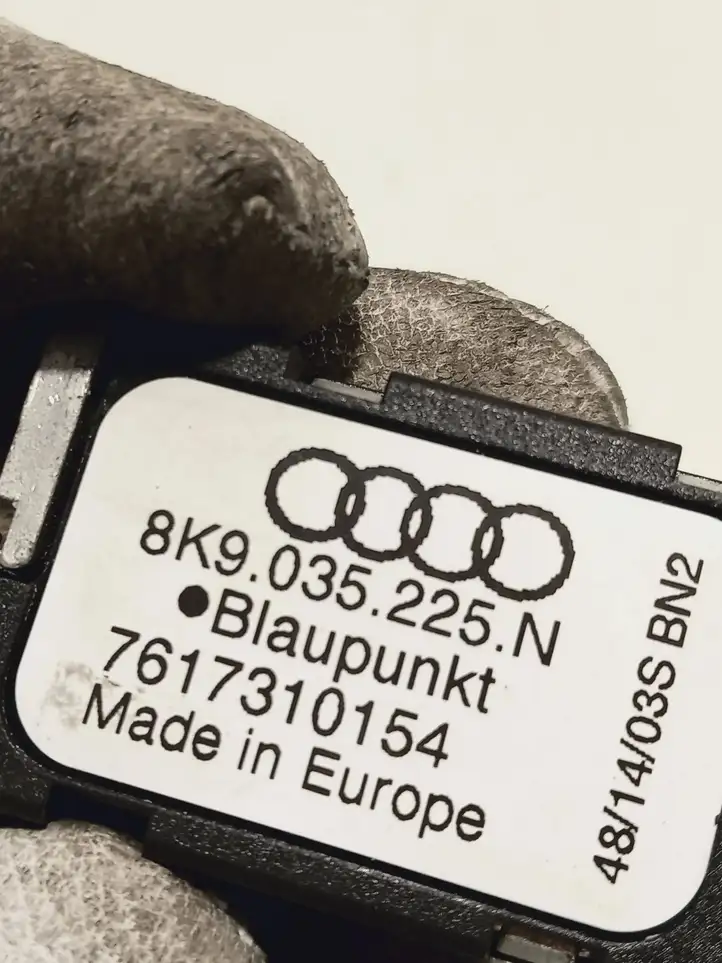 Audi A4 S4 B8 8K (2011 - 2015) 8k9035225n Усилитель антенны — фото 4