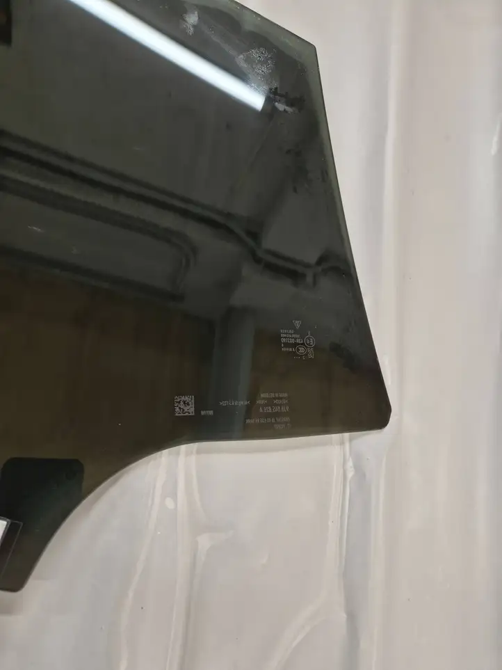 Porsche Taycan 9J1 (2019 - ) 9J0845026A Стекло задней двери — фото 6