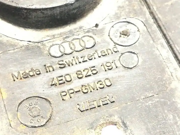Audi A8 S8 D3 4E (2005 - 2007) 4E0825191 Прочие детали днища — фото 3