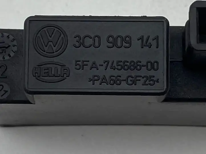Skoda Superb B8 (3V) (2015 - 2023) 3C0909141 Прочие датчики — фото 6