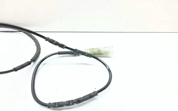 BMW 3 E90 E91 (2005 - 2012) Датчик износа тормозных колодок — фото 2