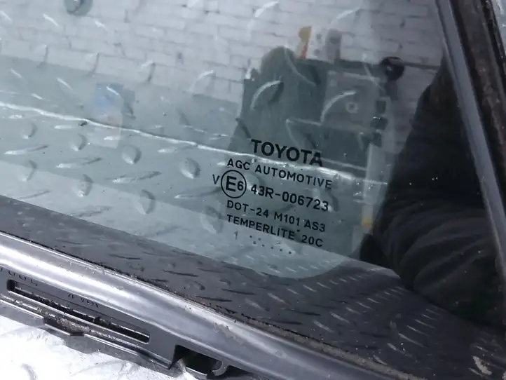 Toyota Avensis T270 (2009 - 2012) QA1024757 Форточка двери — фото 2