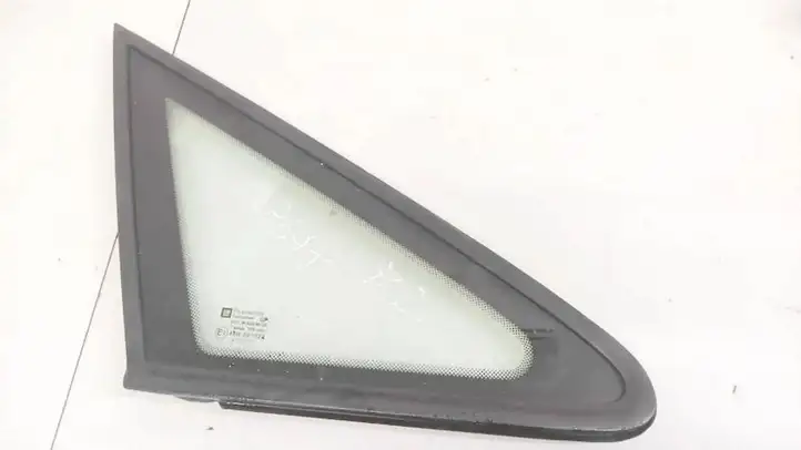 Opel Zafira A (1999 - 2003) Треугольное стекло кузова — фото 1