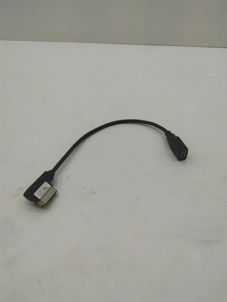 4F0051510Q Audi A7 S7 4G USB jungtis