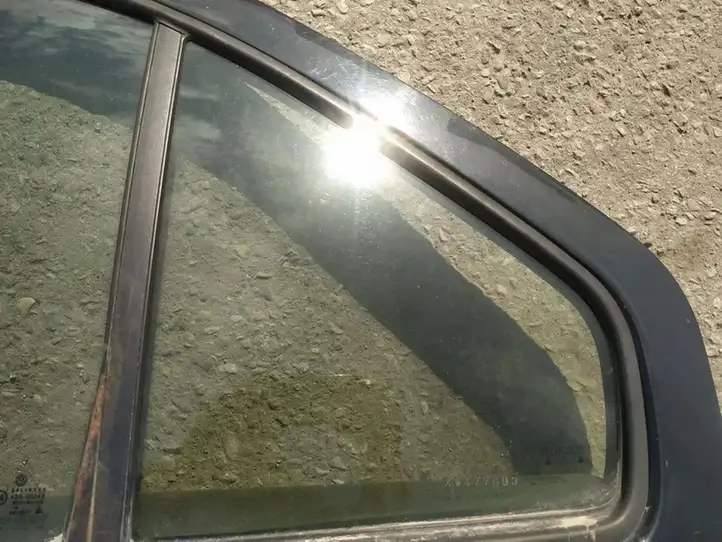 Volkswagen Bora (1998 - 2005) Форточка двери — фото 2