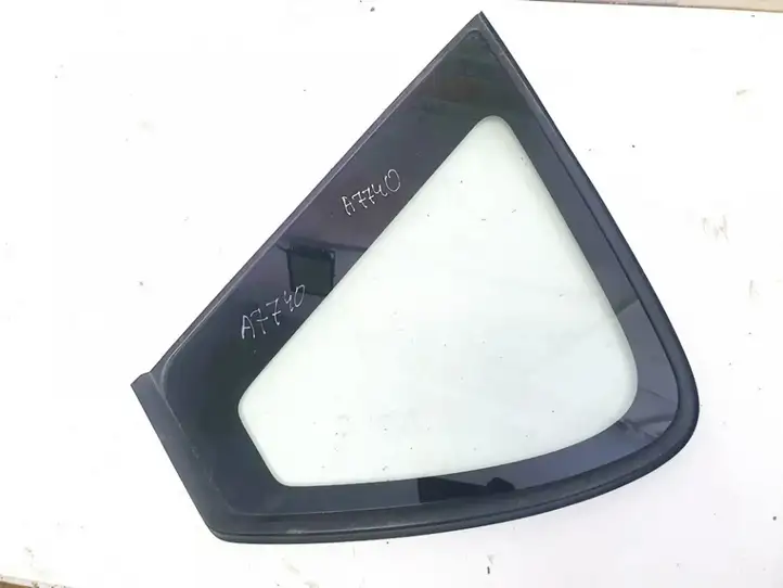 Toyota Corolla Verso E121 (2001 - 2004) Заднее боковое стекло — фото 1