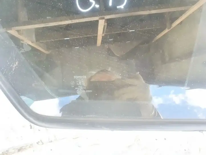 Toyota Avensis Verso (2001 - 2004)   Заднее боковое стекло кузова