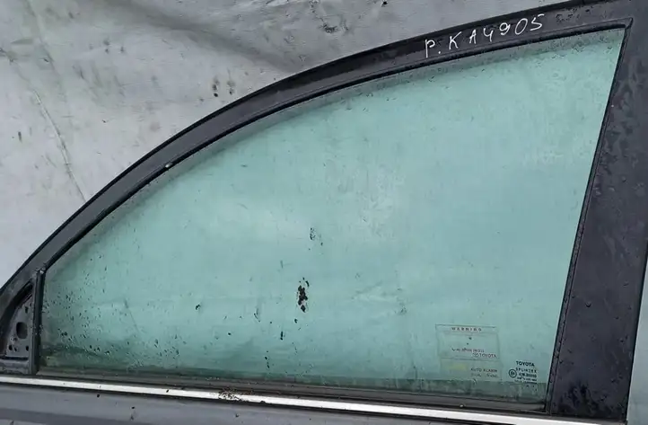 Toyota Avensis T250 (2003 - 2006) Pilka Стекло передней двери — фото 3