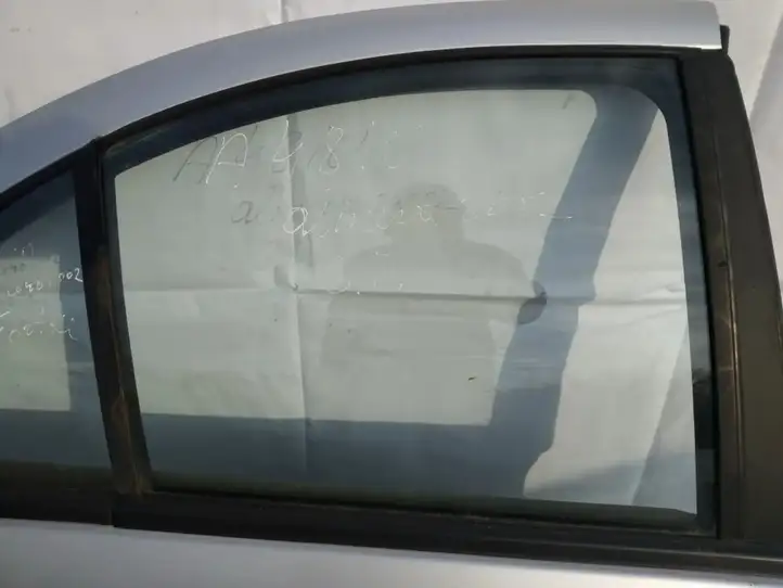 Nissan Almera N16 (2000 - 2010) Стекло задней двери — фото 1