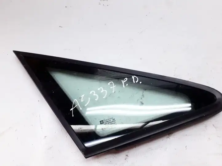 Opel Zafira (1999 - 2003)   Треугольное стекло в передней части кузова