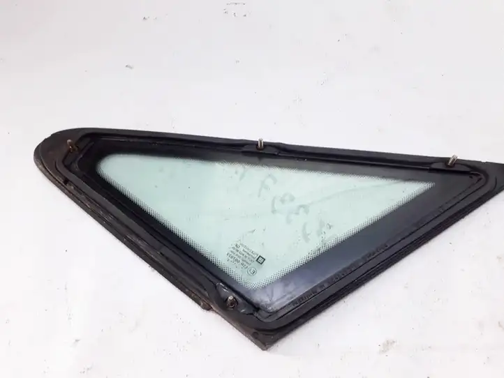 Opel Zafira (1999 - 2003)   Треугольное стекло в передней части кузова