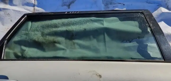 Toyota Avensis Verso (2001 - 2004) Стекло задней двери — фото 1