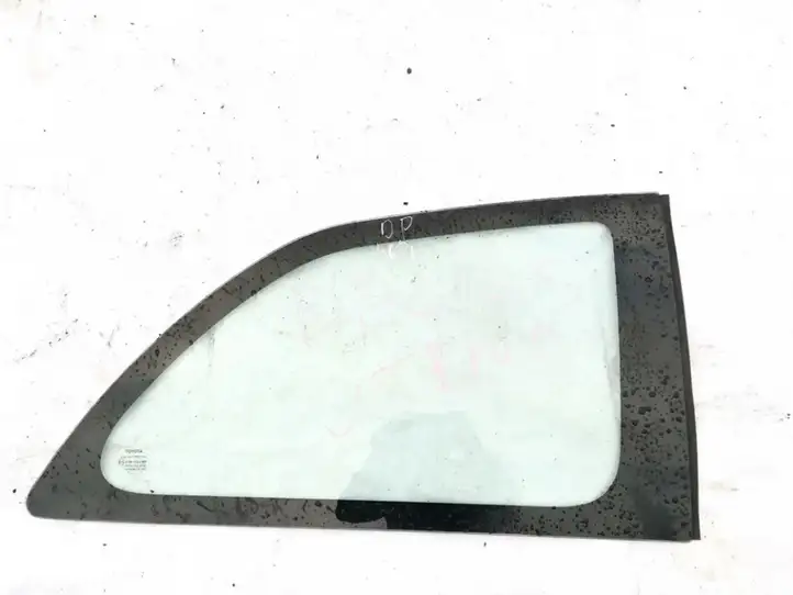 Toyota Yaris (2009 - 2012) Заднее боковое стекло — фото 1