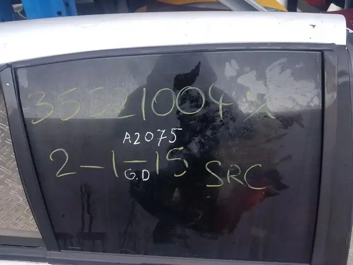 Nissan Almera N16 (2000 - 2010) Стекло задней двери — фото 1