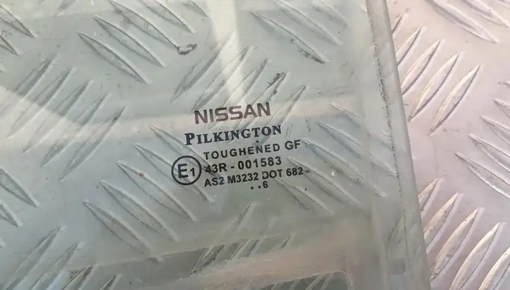 Nissan Note (E11) (2006 - 2014) Стекло задней двери — фото 2