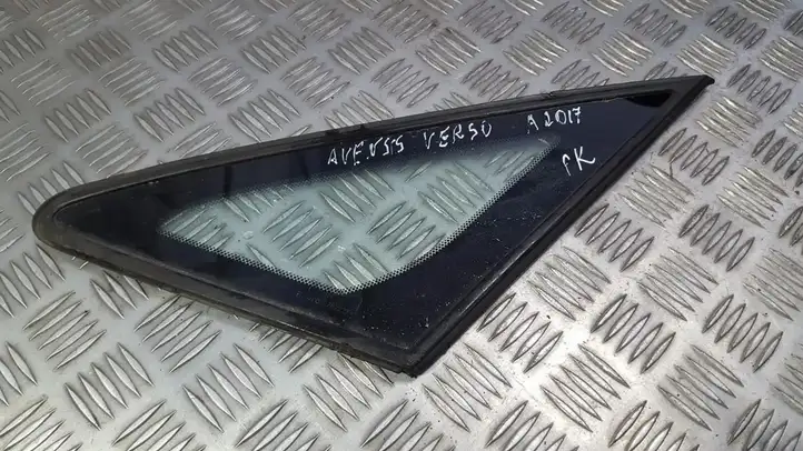 Toyota Avensis Verso (2001 - 2004) Треугольное стекло кузова — фото 1