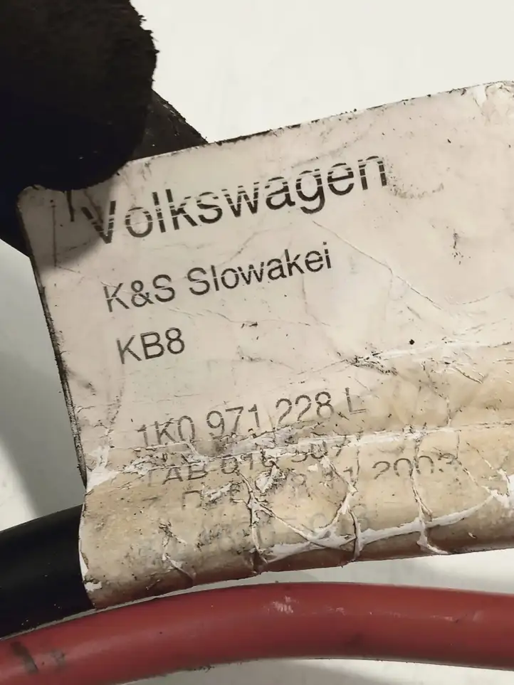 Volkswagen Golf Plus (2004 - 2008) 1k0971228l Плюсовой провод аккумулятора — фото 3